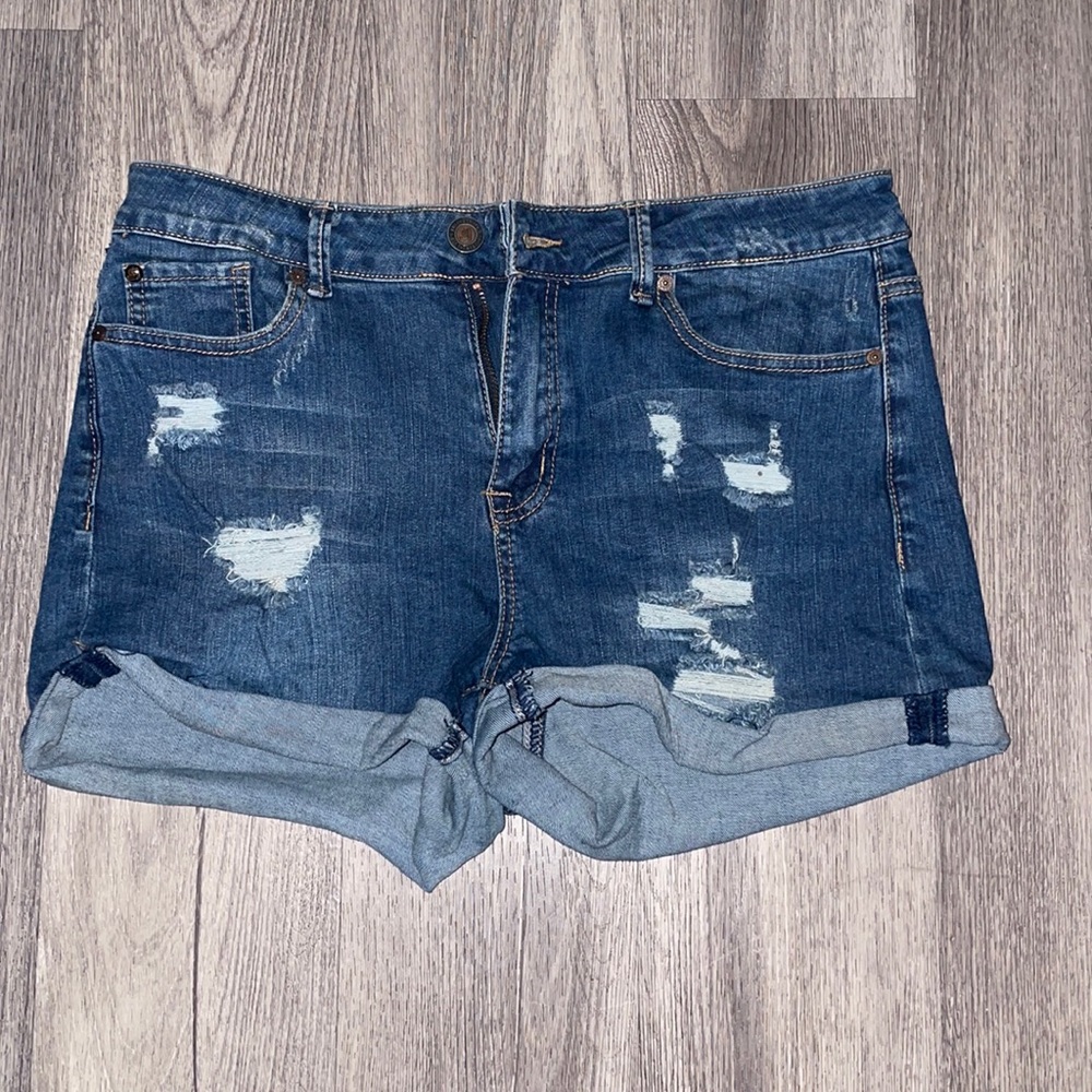 Distressed denim shorts in dark blue wash
